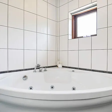 بيت للعطل 8 Person In